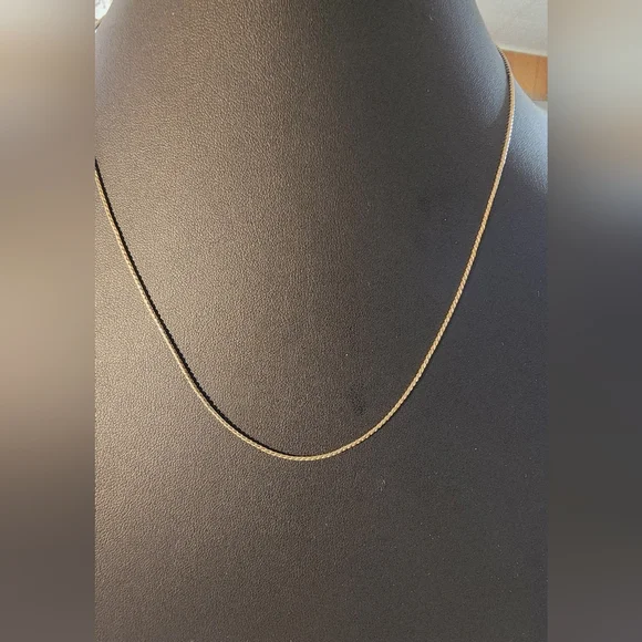 Avon Goldtone Chain Necklace – Classic Simple Design 18" - Picture 3 of 4